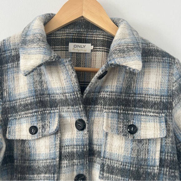 ONLY Plaid Cropped Jacket – Size S – Cozy Shacket Style - Picture 3 of 11